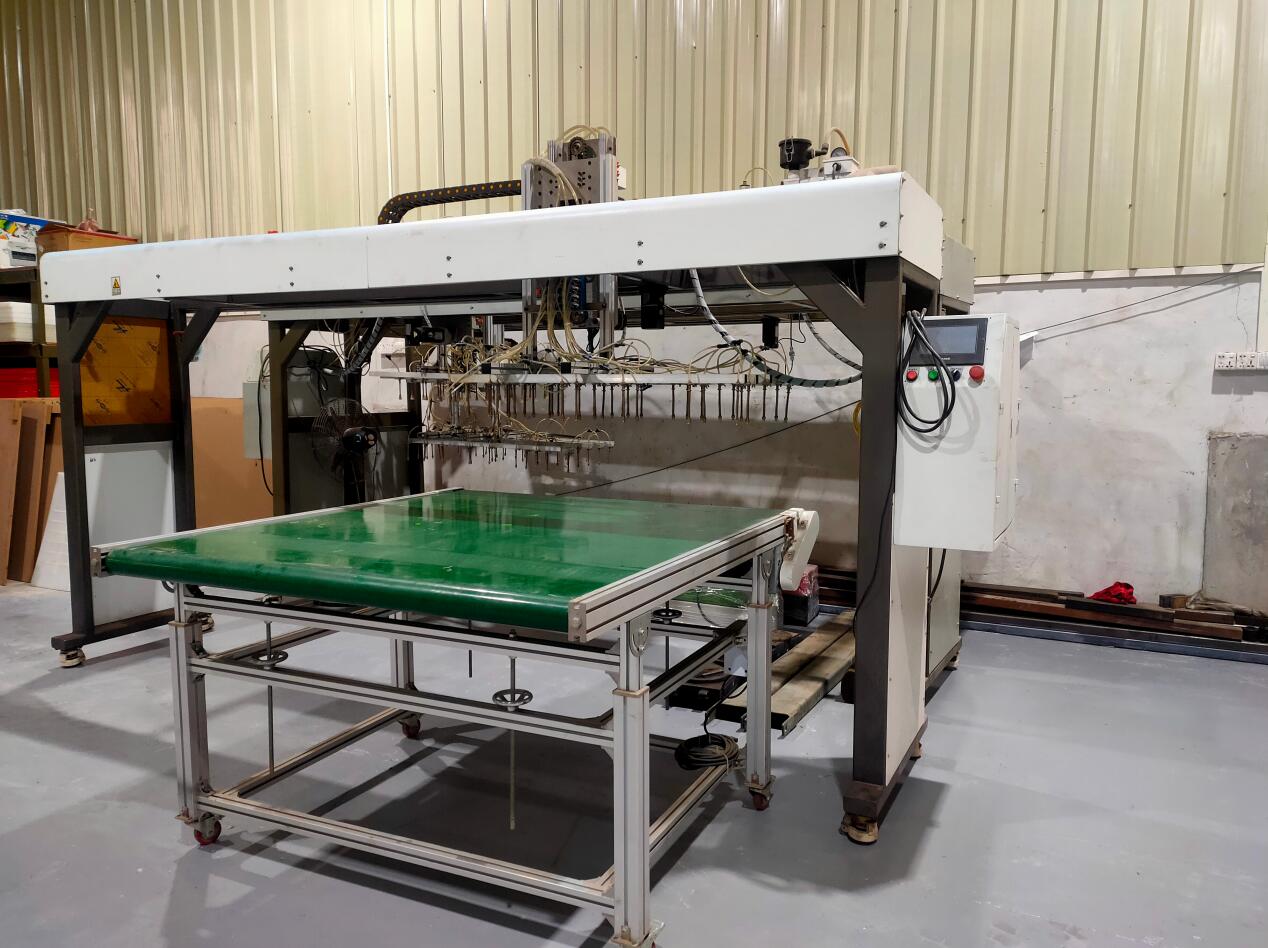 吸塑沖床機械手